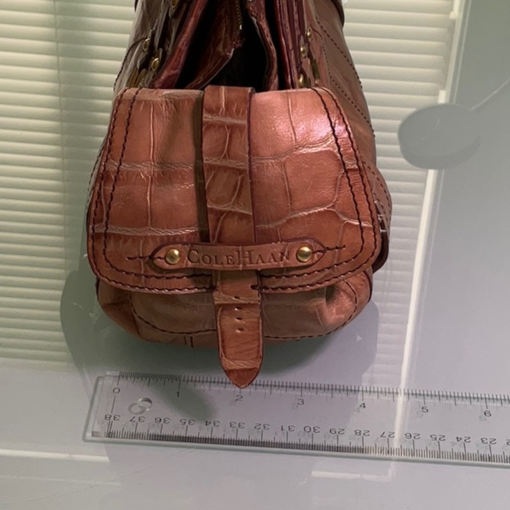 Cole Haan tan colored croc embossed leather purse with gold hardware - Picture 3 of 6